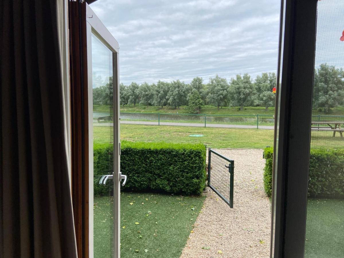 Chalet Eau Vive Maaseik Exteriör bild